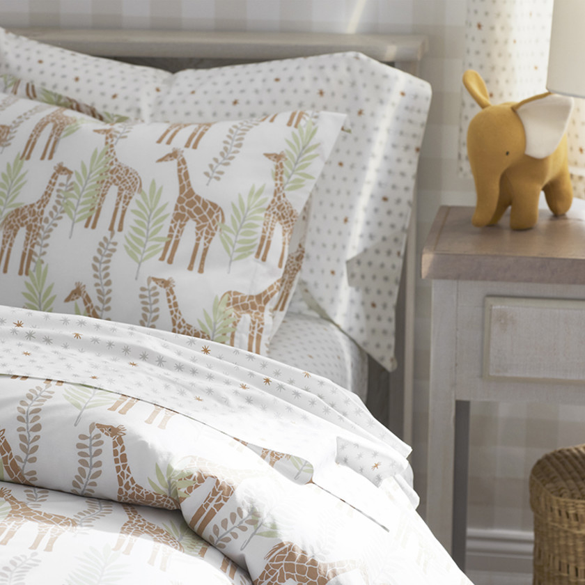 Giraffe Play Classic Cool Organic Cotton Percale Sheet Set - Gray, Toddler,Giraffe Play Beige