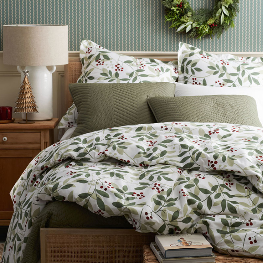 Holiday Print Classic Ultra-Cozy Cotton Velvet Flannel Bed Sheet Set - Berries And Leaves, Twin,Berries and Leaves