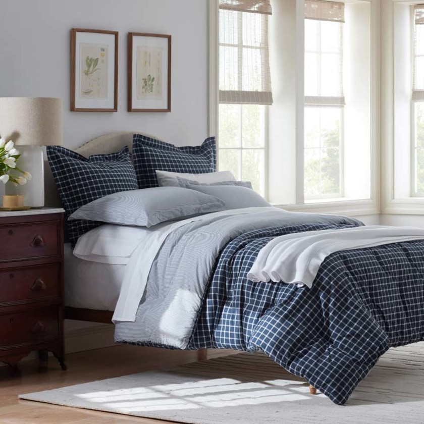Classic Stripes and Plaids Cool Yarn-Dyed Cotton Percale Reversible Comforter - Windowpane White/Navy, Twin/Twin XL,Windowpane White/Navy
