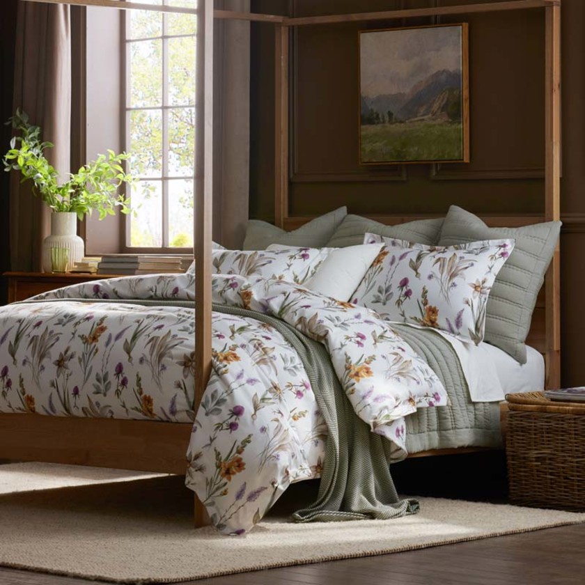 Stem Florals Premium Smooth Wrinkle-Free Sateen Comforter - Ivory Multi, King/Cal. King,Ivory Multi