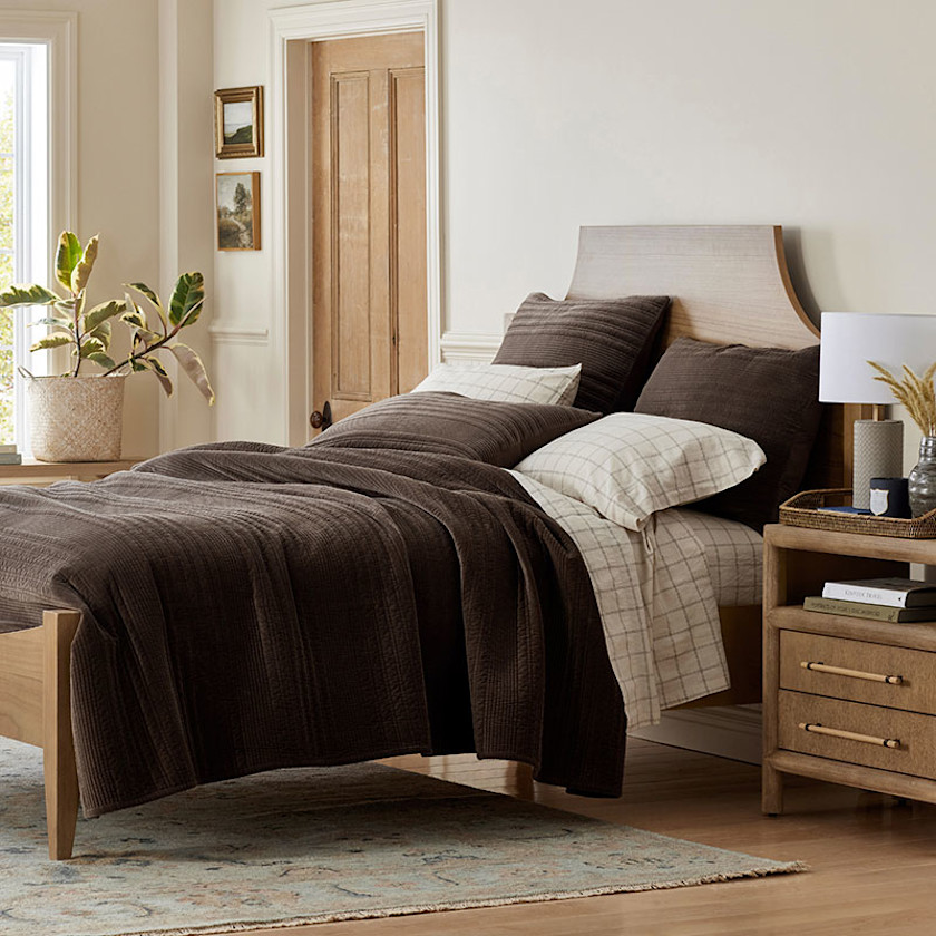 Line Stitch Velvet Quilt,Dark Brown