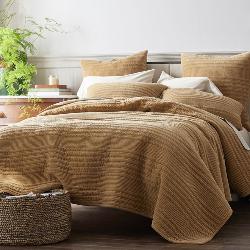 Line Stitch Velvet Quilt - Gold, Full/Queen,Gold