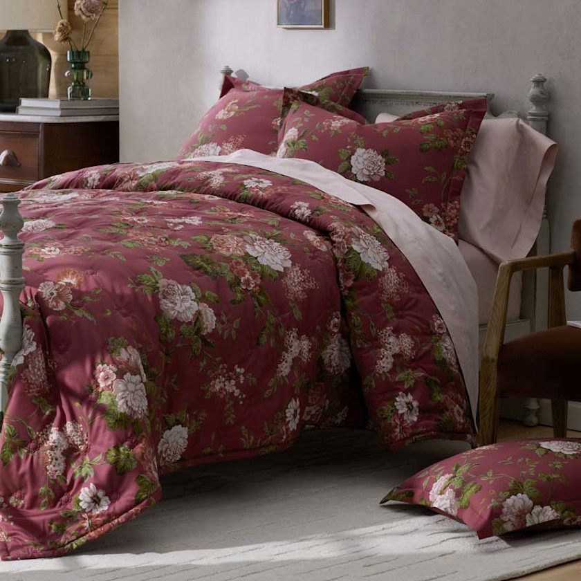 Victorian Bloom Premium Smooth Wrinkle-Free Sateen Quilted Coverlet - Rose Multi, Twin/Twin XL,Rose Multi