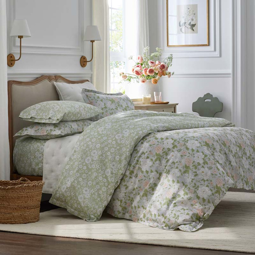 Misty Meadow Cluster Reversible Classic Smooth Sateen Duvet Cover - Green Tea, Twin/Twin XL,Green Tea