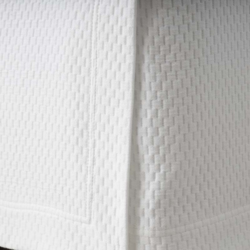 Matelassé 14 in. Bed Skirt - Textured Grid White, Full,Textured Grid White