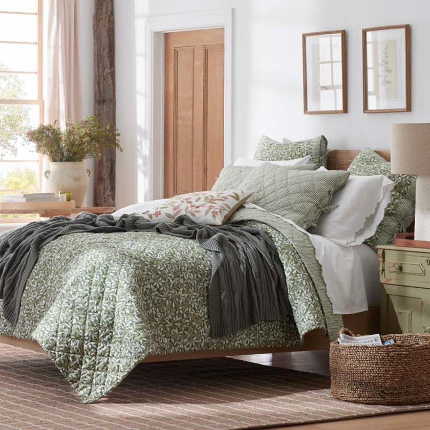 Julienne Leaf Reversible Quilt - Green, Twin/Twin XL,Green