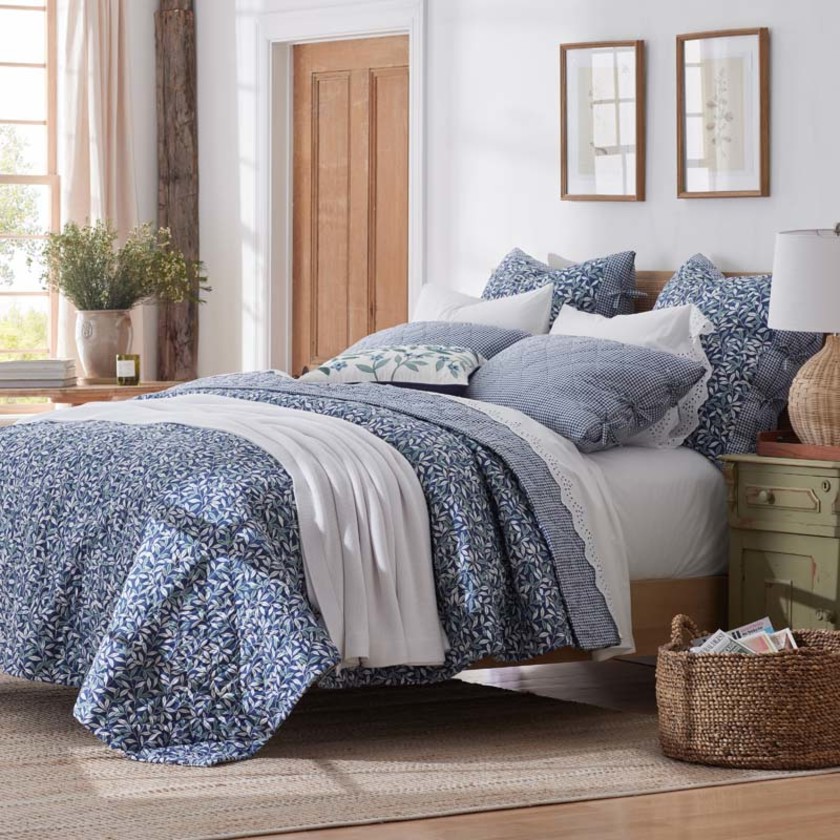 Julienne Leaf Reversible Quilted Sham - Navy, Standard,Navy