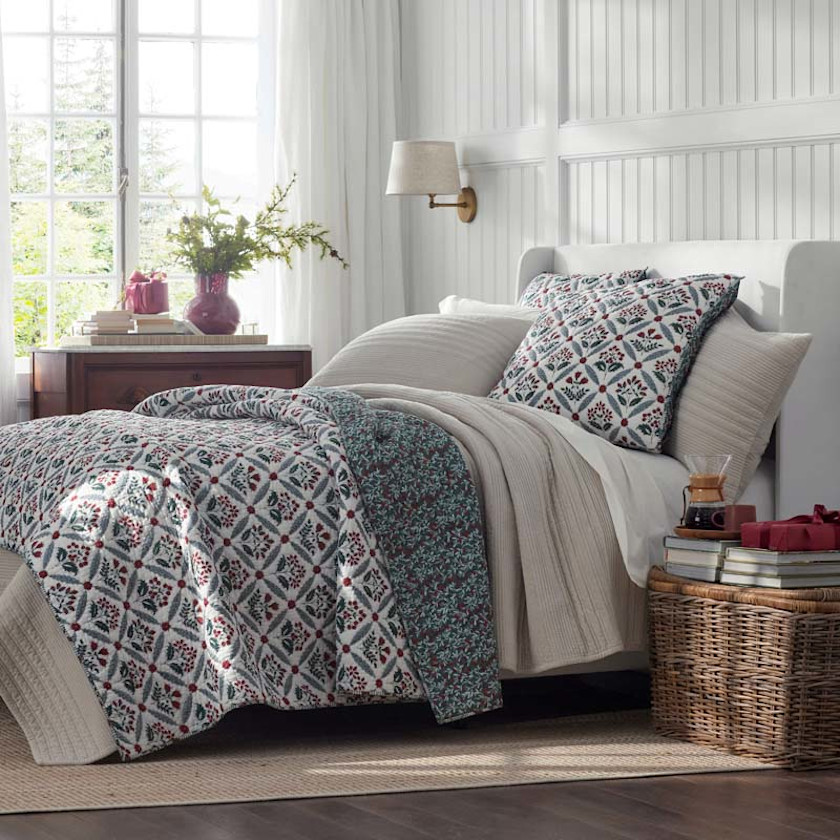 Elderberry Reversible Quilt - White, Twin/Twin XL,White