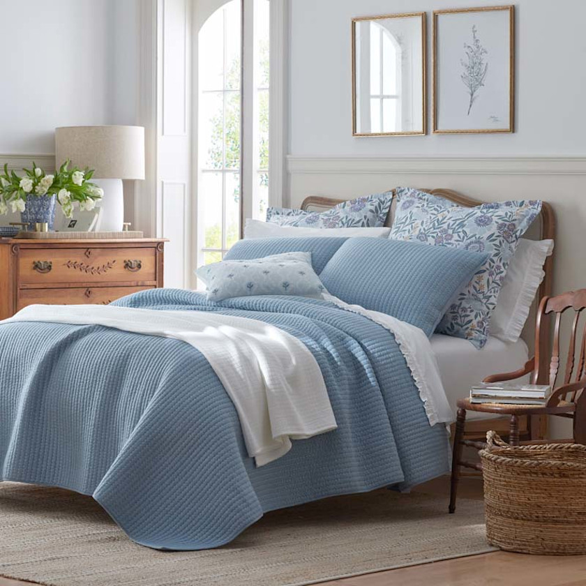 Fara Textured Kantha Quilt,Blue