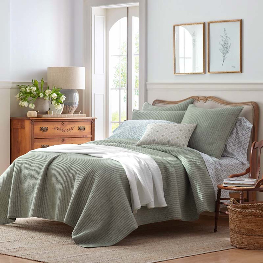 Fara Textured Kantha Quilt,Green