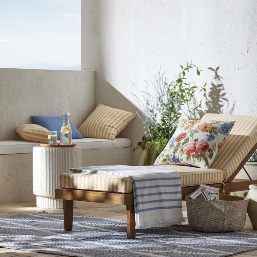 Diamond Leaf Handwoven Outdoor Rug -  Denim, 2' x 3',Denim