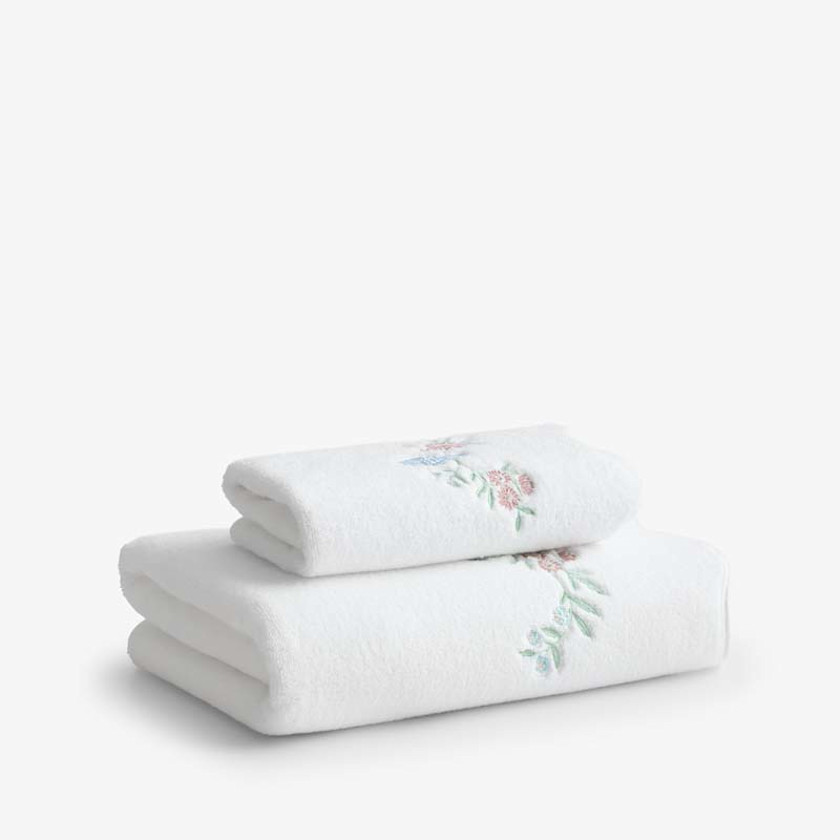 Embroidered Scallop Bath Towel