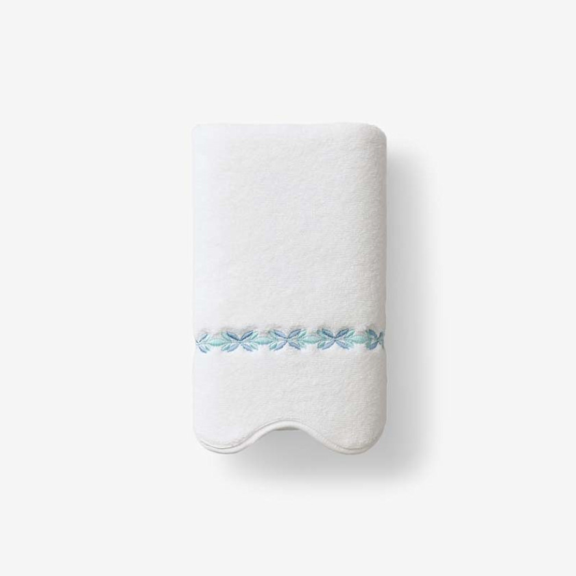 Embroidered Scallop Bath Towel
