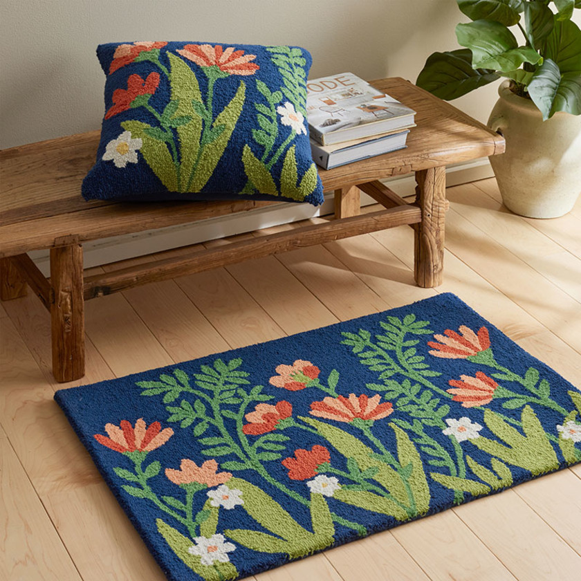 Hand-Hooked Indoor/Outdoor Rug - Dahlia Garden, 24 in. x 36 in.,Dahlia Garden