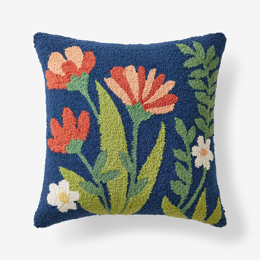 Hand-Hooked Indoor/Outdoor Decorative Pillow