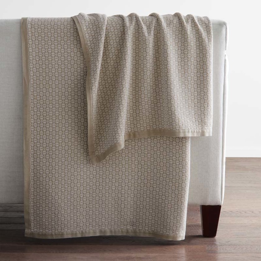 Belmira Throw