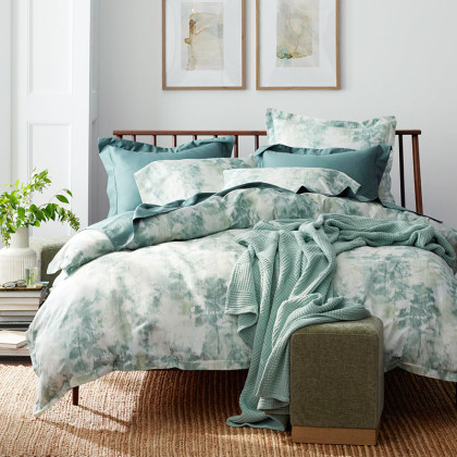 Misty Forest Premium Smooth Sateen Comforter - Green Multi, King/Cal King