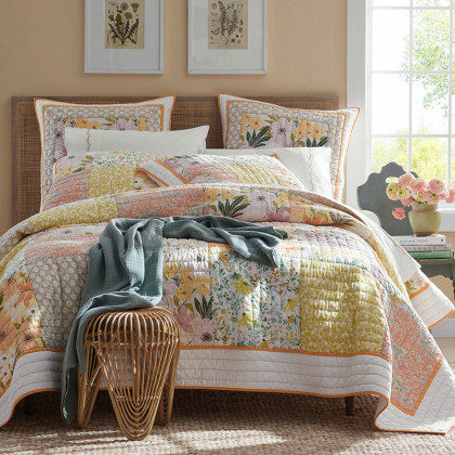 Lalita Floral Patchwork Quilt - Multi, Twin