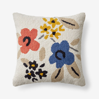 Hand-Hooked Indoor/Outdoor Decorative Pillow