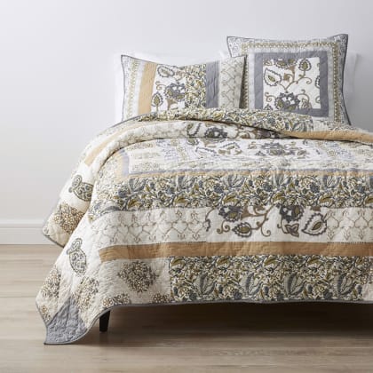 Legends Luxury™ Damask Floral Handcrafted Cotton Quilt