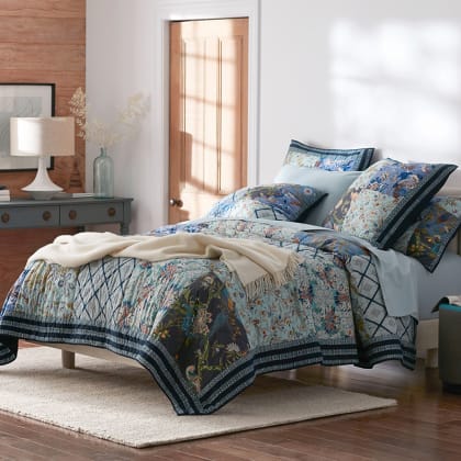 Quilts, Coverlets & Bedspreads