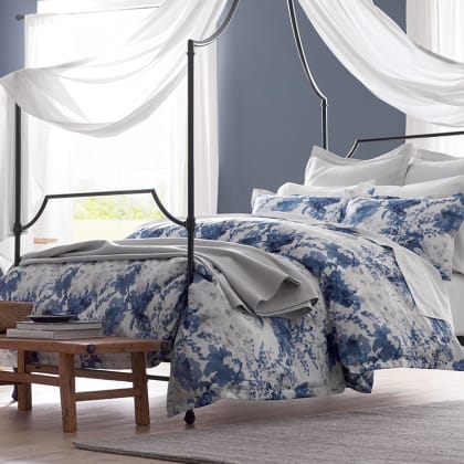 Legends Hotel™ Blue & White Bouquet Wrinkle-Free Sateen Duvet Cover