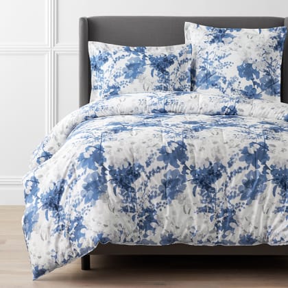 Legends Hotel™ Blue & White Bouquet Wrinkle-Free Sateen Comforter