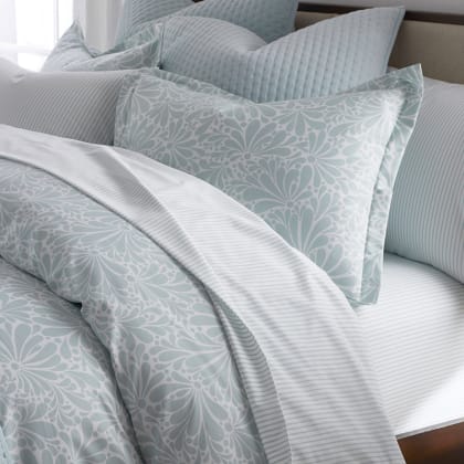 Legends Hotel™ Lila Floral Wrinkle-Free Sateen Comforter - Cloud