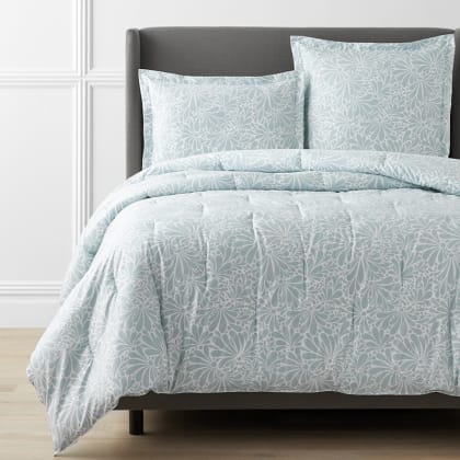 Legends Hotel™ Lila Floral Wrinkle-Free Sateen Comforter - Cloud
