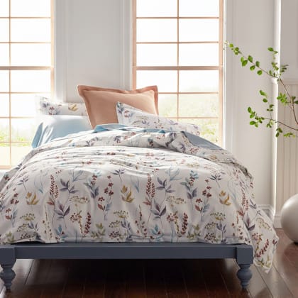 Legends Hotel™ Springtime Stems Wrinkle-Free Sateen Comforter