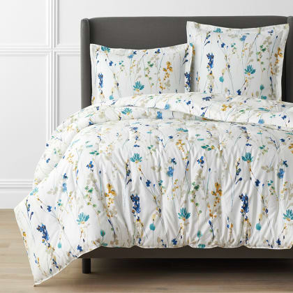 Legends Hotel™ Painted Wildflower Wrinkle-Free Sateen Comforter