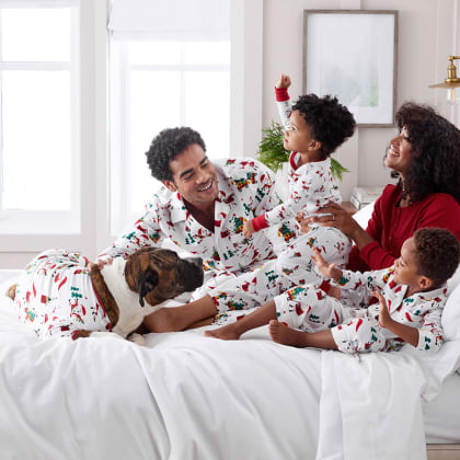 Company Cotton™ Family Flannel Mens Classic Pajama Set - Santa
