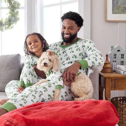 Company Organic Cotton™ Matching Family Pajamas – Mens Pajama Set - Holly Trees