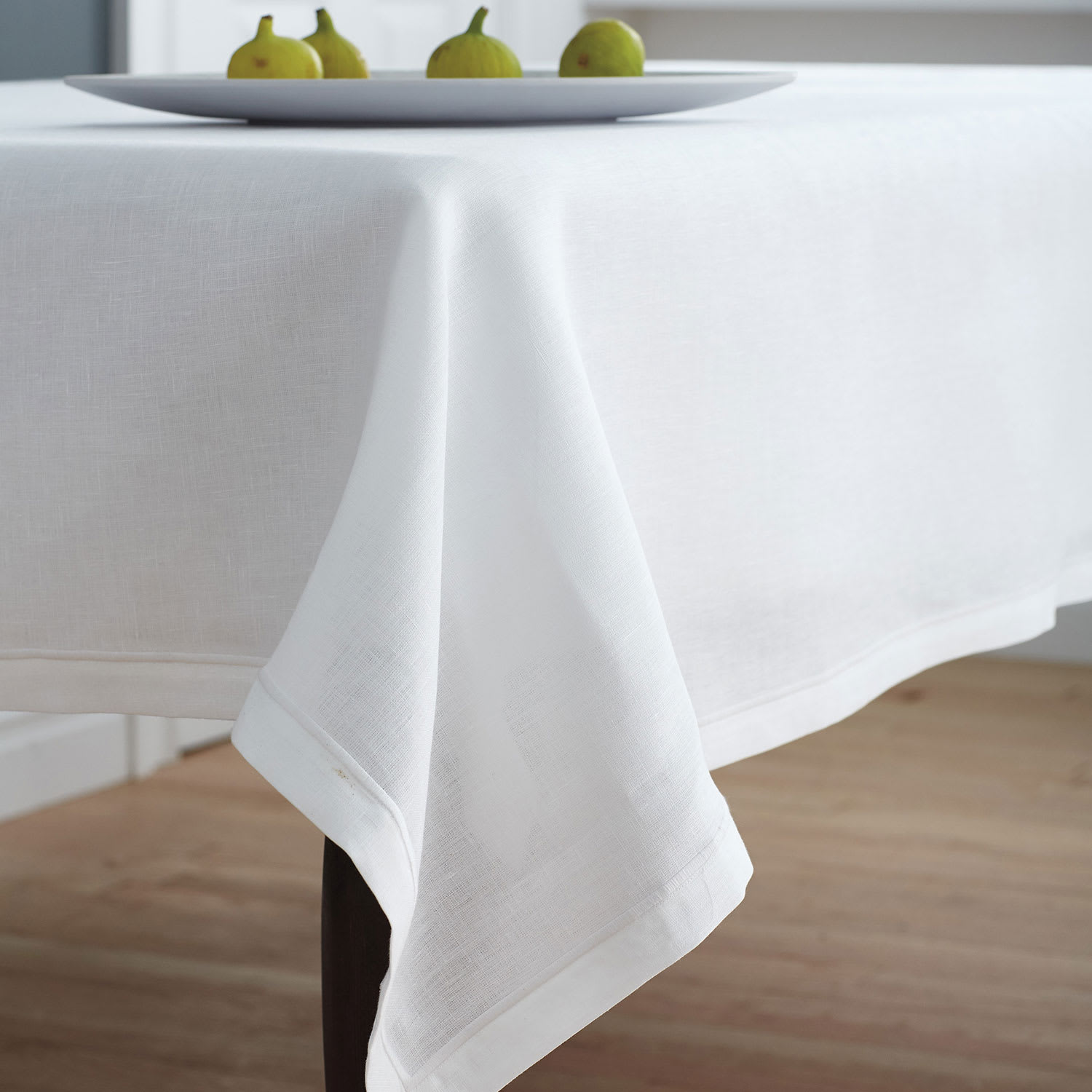 Linen With Satin Tablecloth - White