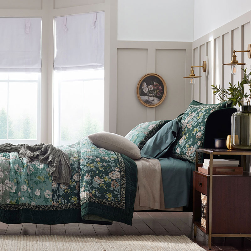 Velvet Border Floral Handcrafted Patchwork Quilt - Green, Twin