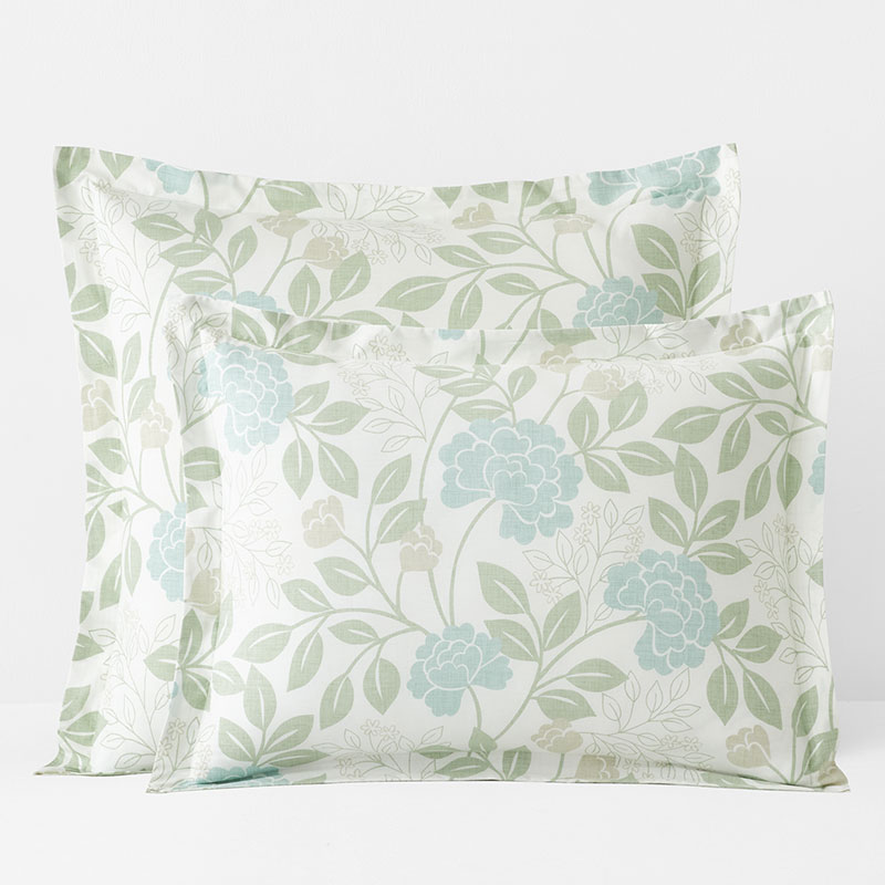 Light Blue Pearl's Bouquet Decorative Pillow Cover, Throw Pillow