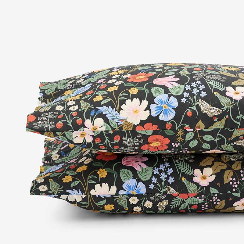 The Company Store Strawberry Fields Classic Cool Cotton Percale Pillowcase Set In Black