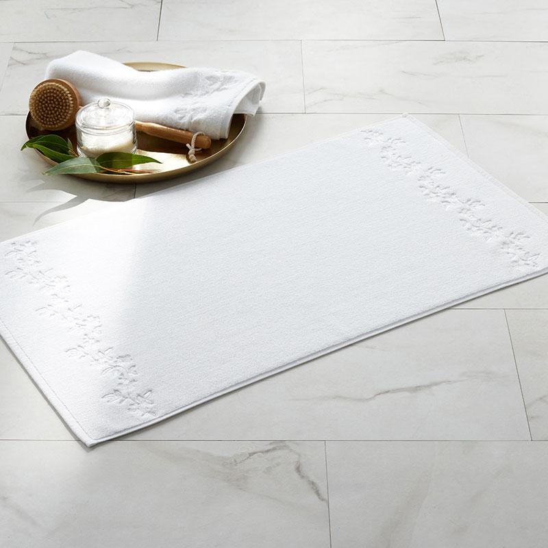 https://companystore-res.cloudinary.com/image/upload/webimages/51900e_bathmat_brighton_white_alt1.jpg