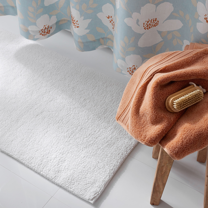 https://companystore-res.cloudinary.com/image/upload/webimages/59093_cc_bathrug_white_lifestyle_add
