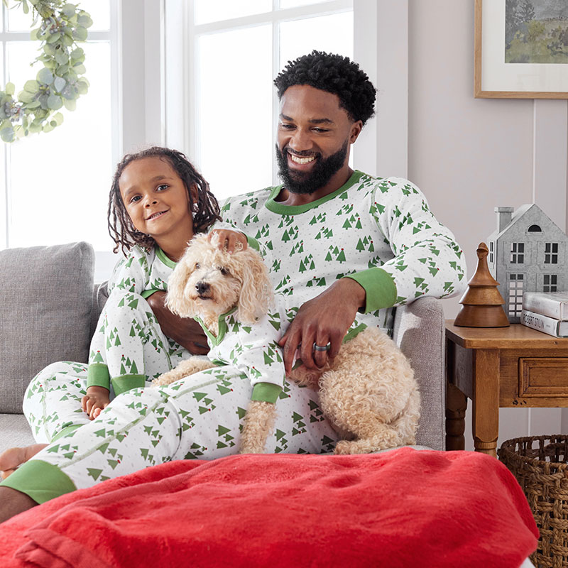 Matching Family Pajamas, Men's Pajama Set - Holly Trees, XXL