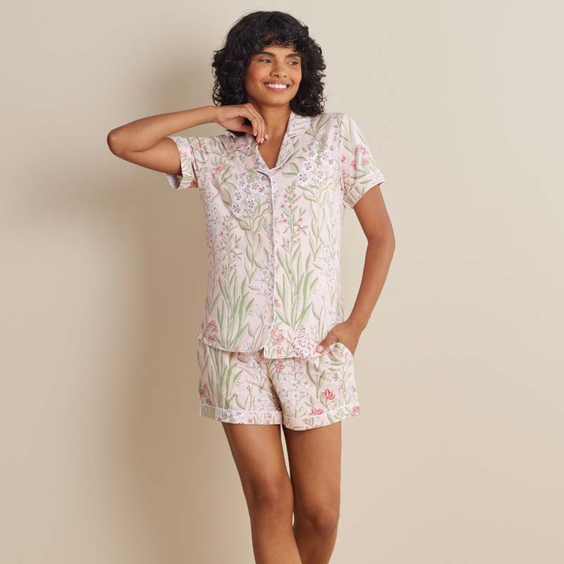 68129b_shortsset_stemmedfloral