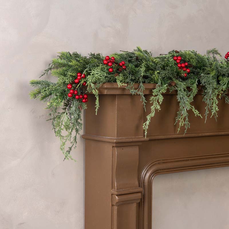 Pine and Berries Garland - Green,Green